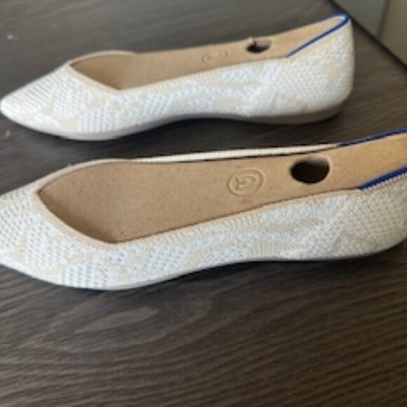 Shoes - Picture 7 of 8